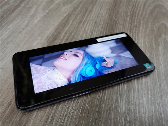 Vizionare a unui clip YouTube, pe OnePlus 9