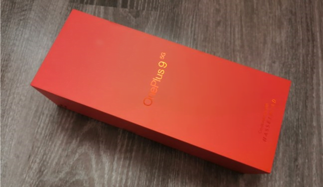 Cutia lui OnePlus 9