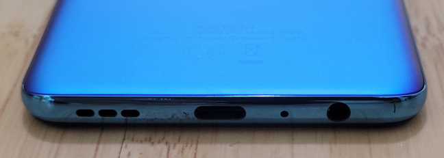OnePlus Nord CE 5G - marginea de jos a telefonului
