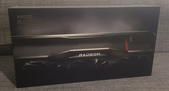 Cutia lui AMD Radeon RX 7900 XT