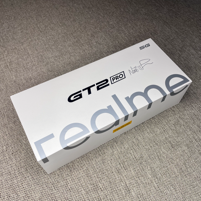 Cutia lui Realme GT2 Pro