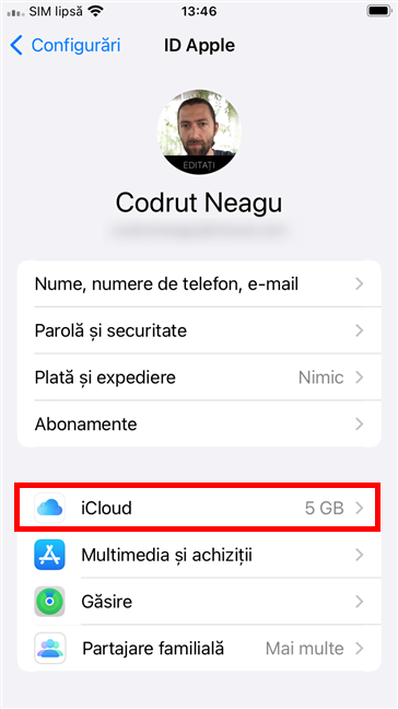 Apasă iCloud pe pagina de ID Apple