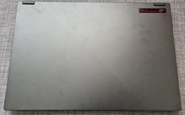 ÃŽÈ›i place designul industrial al acestui laptop?