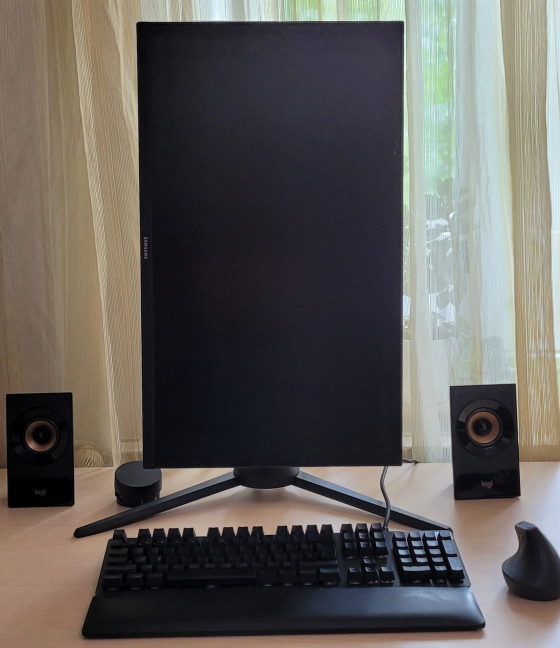 Samsung 27" G35TF Odyssey poate fi rotit
