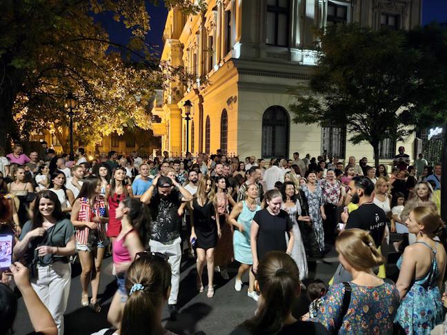 SÄ ne bucurÄm de dans, zic