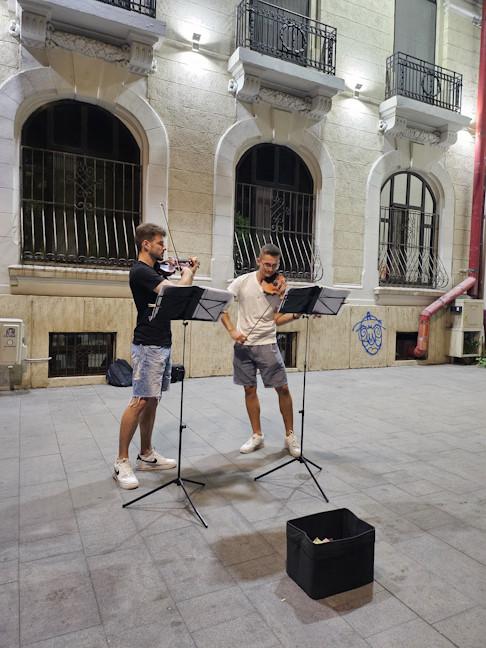 Un mini concert de vioarÄ, în stradÄ