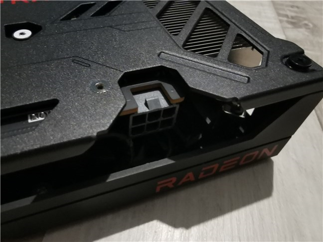 The Sapphire Pulse AMD Radeon RX 6500 XT Ã®È™i trage curentul printr-un conector cu 6 pini