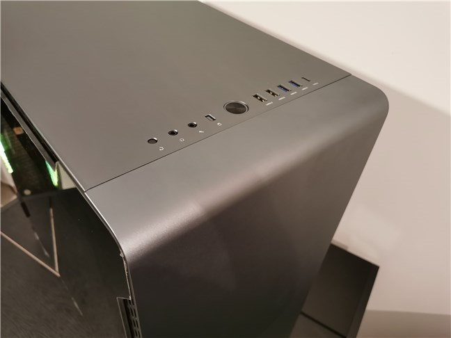Partea superioarÄ din faÈÄ a carcasei Thermaltake A700 TG