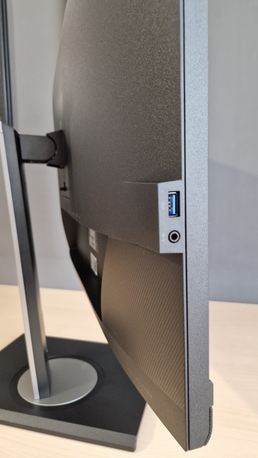 Porturile de pe partea lateralÄ a lui ViewSonic VG2756V-2K