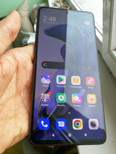 Ecranul rÄmâne perfect lizibil Èi în luminÄ puternicÄ